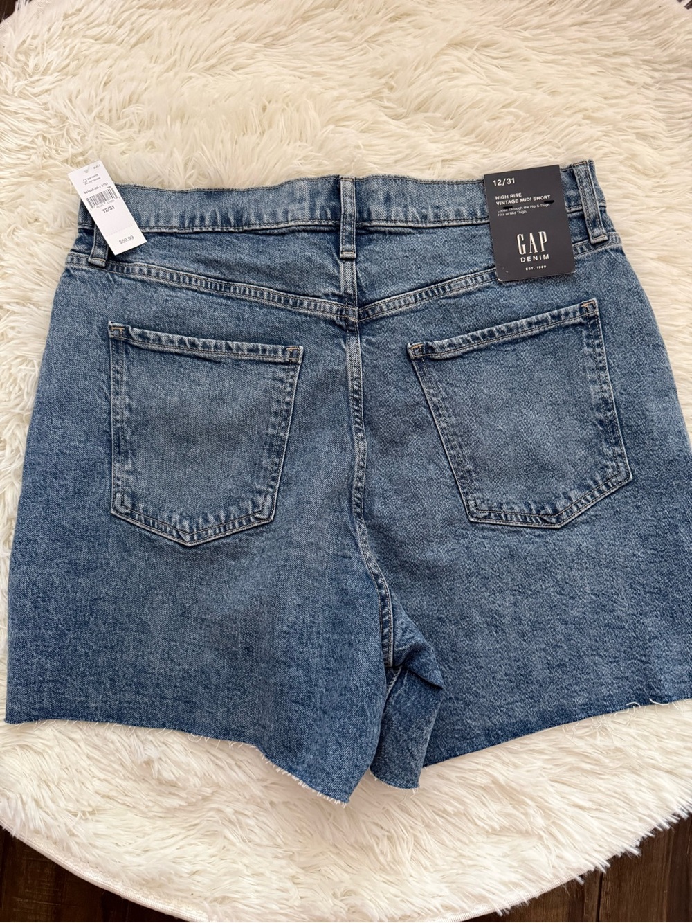 GAP Mid Wash Denim Jean Shorts NWT - Blue Size 12 - Picture 4 of 4
